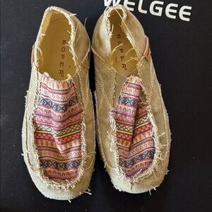 Roper Women's Beige and Pink Patterned Flats